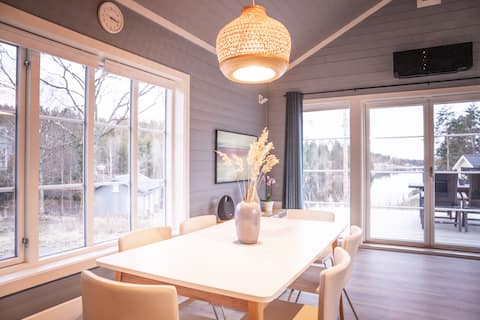 Sunny cabin by lake Lyseren