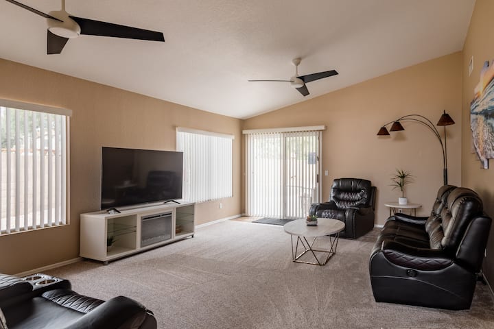 Nice & Relaxing Three Bedroom With A Heated Pool - Mesa, AZ