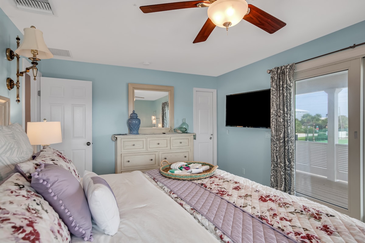 Главен мајстор со брачен кревет (широк 180-220 см), бања и балкон - спална соба 3 од 5  - 2 кат 