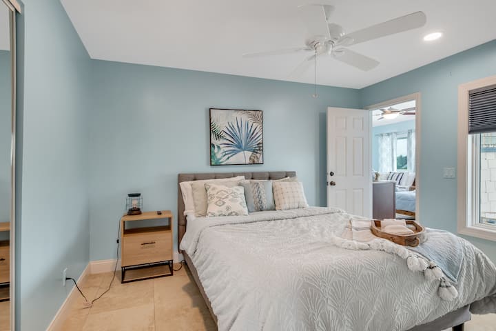  Bedroom 4 of 5 with one queen bed - 2nd floor