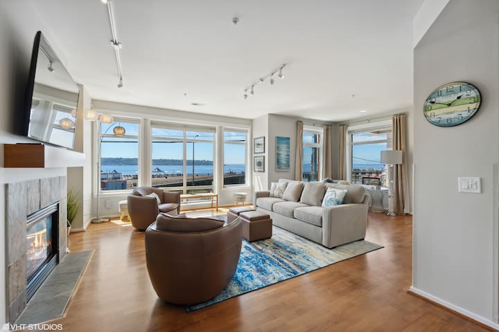 Luxury Waterfront Condo Steps to Cruise Ships