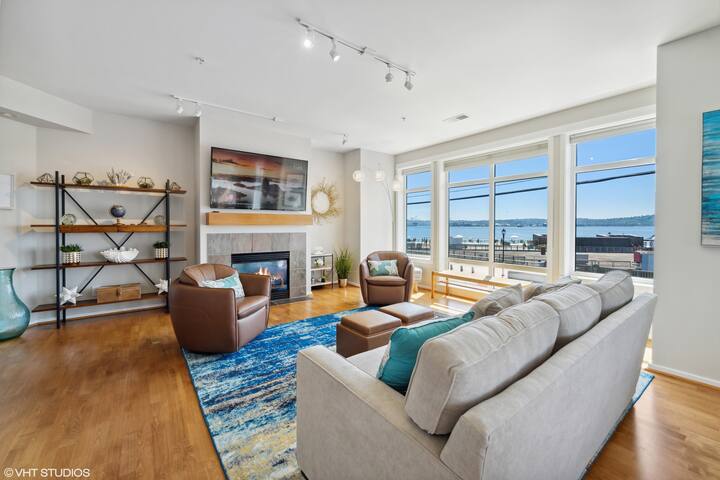 Luxury Waterfront Condo Steps to Cruise Ships gallery image 4