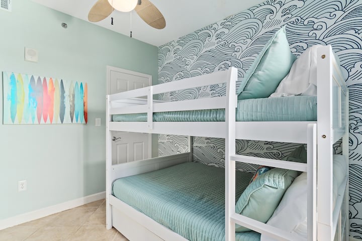 Surfs Up! Second bedroom