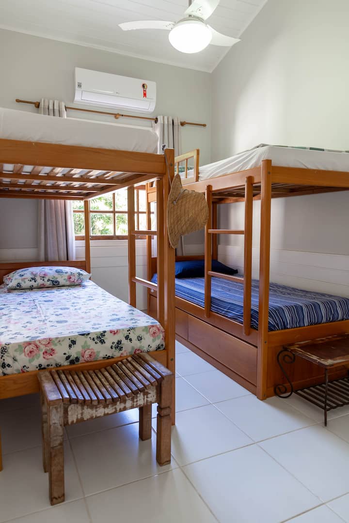 Dormitorio con 2 literas.