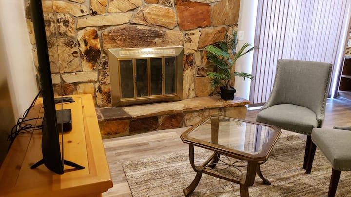 Pet/handicap Friendly | Sleeps 6 | Fenced Backyard - South Jordan, UT