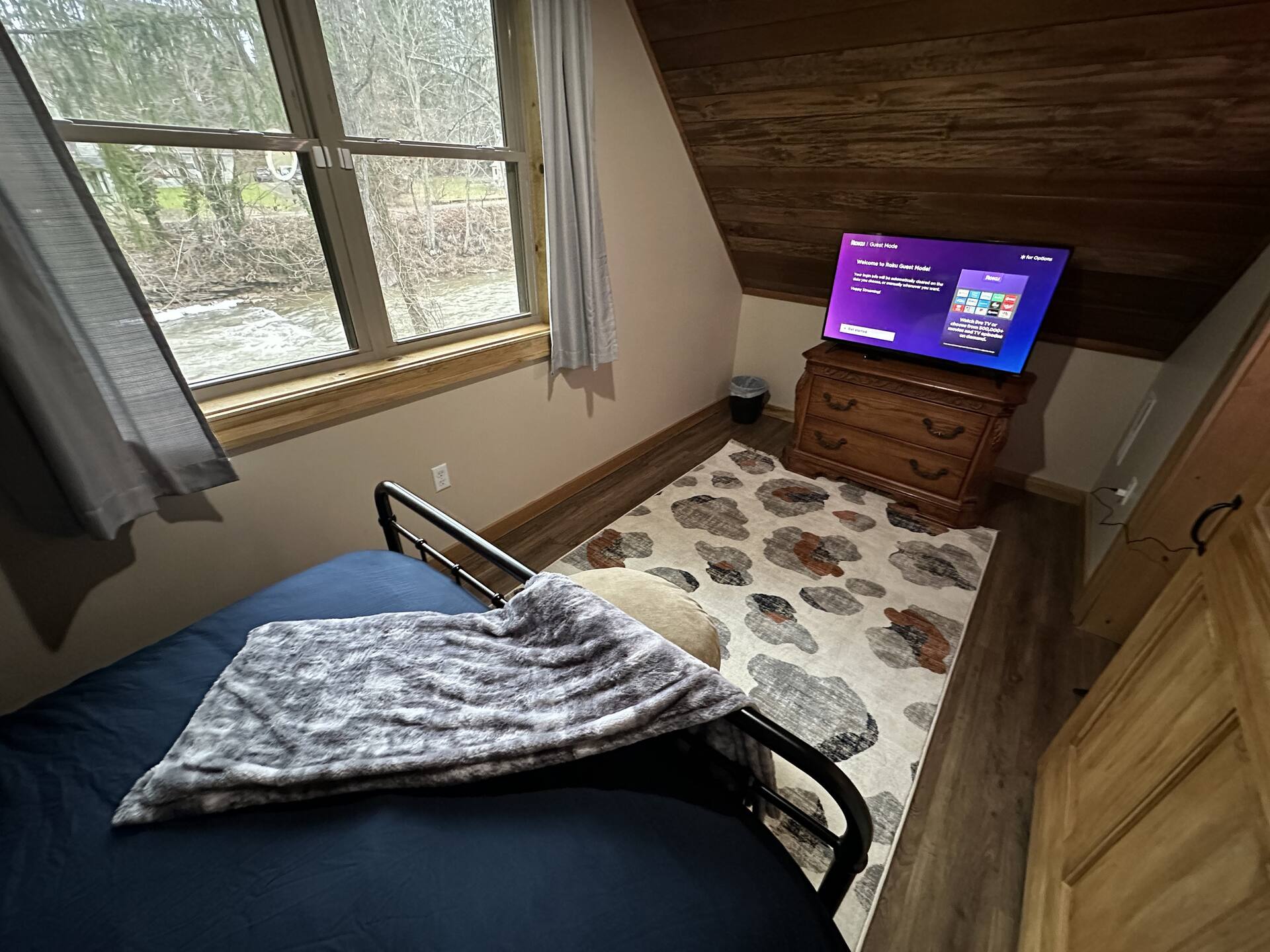 Parsons Riverside Retreat: Steps away from a rolling mountain stream and trails — photo 5
