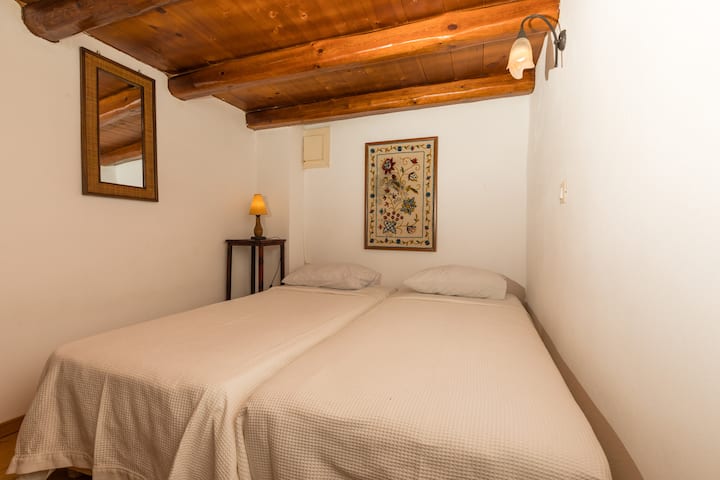 Chambre 5
Villa maison n °2 (jusqu'à 4 personnes)