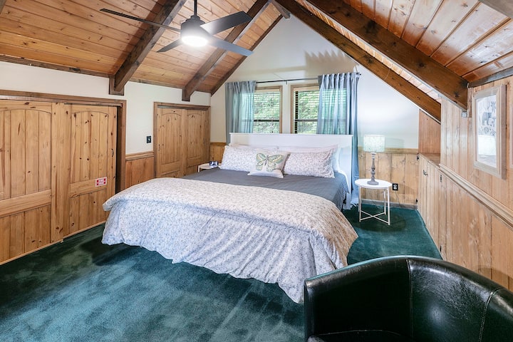 Suite de dormitorio king en la planta superior