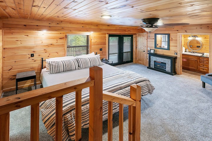 Suite de dormitorio tamaño king inferior. Muy espacioso y privado