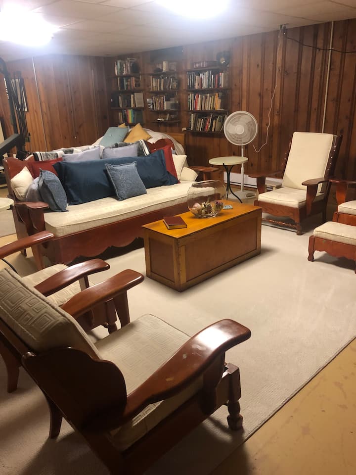 The Buckingham Of Grosse Pointe Park/ Lower Level - Grosse Pointe, MI