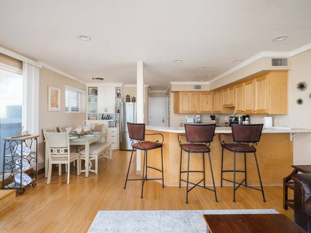 Ocean Front Beach Get Away w/ AC! gallery image 5