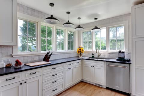 Lake Country Farmhouse