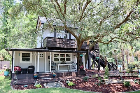 Treehouse Hideaway w pool, playset, vball, firept