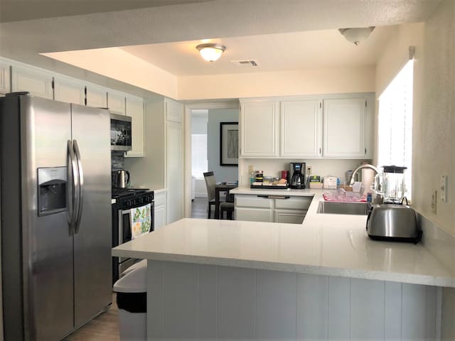 10 mins to strip – 4 bedroom home.