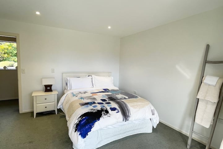 Საძინებელი 3 - საწოლი 152 × 203 სმ