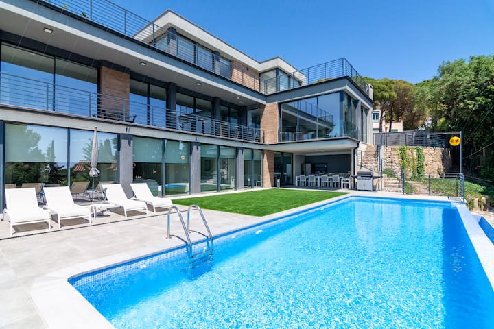 ★ CoastalVillas – Villa La Montgoda ★