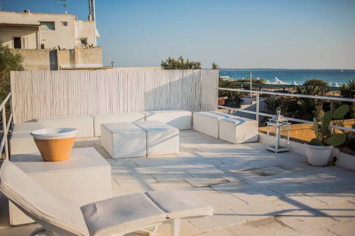 Ville fronte mare, immerse nel verde gallery image 5