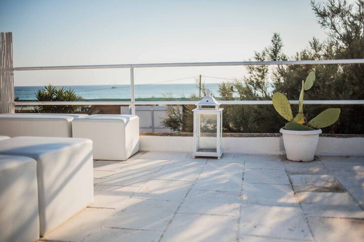 Ville fronte mare, immerse nel verde gallery image 4