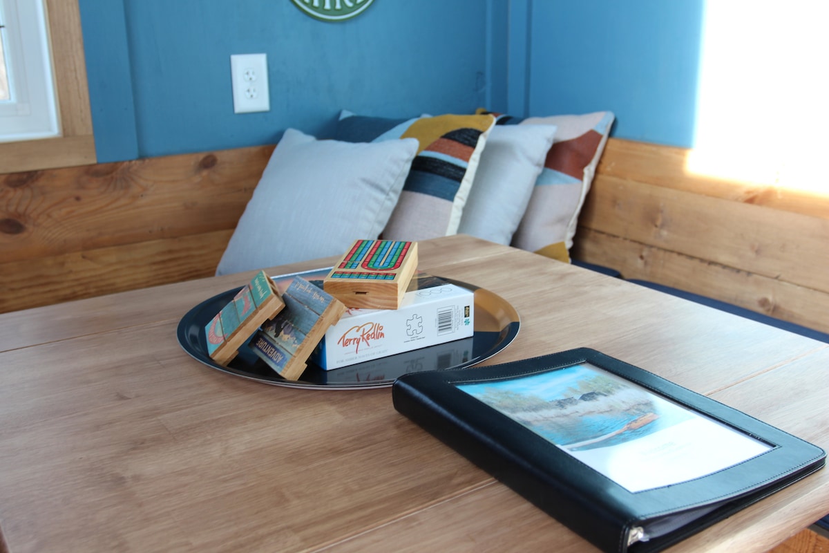 Games and guidebook included. 