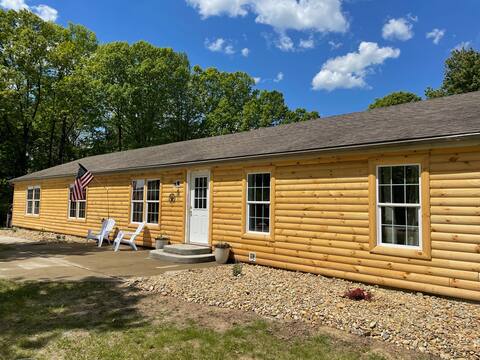 Secluded Black Bear Lodge, Private Pool & Hot Tub!