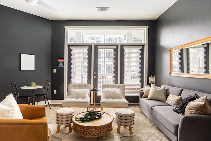 💋Easy walk to Broadway-NASHVEGAS Upscale APT+pool