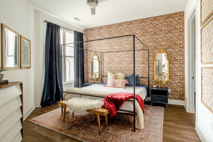 💋Easy walk to Broadway-NASHVEGAS Upscale APT+pool gallery image 5