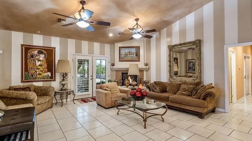 Wonderful Home – Pet friendly-5 Bedrooms/6 Beds gallery image 2