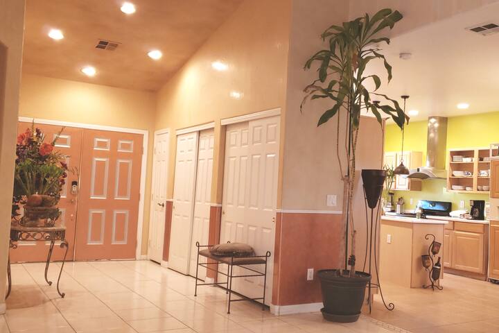 Wonderful Home – Pet friendly-5 Bedrooms/6 Beds gallery image 4