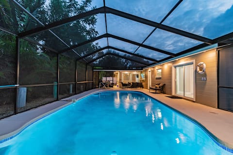 Fabulous 5BR/3BA home HUGE POOL & Poolside Cabana