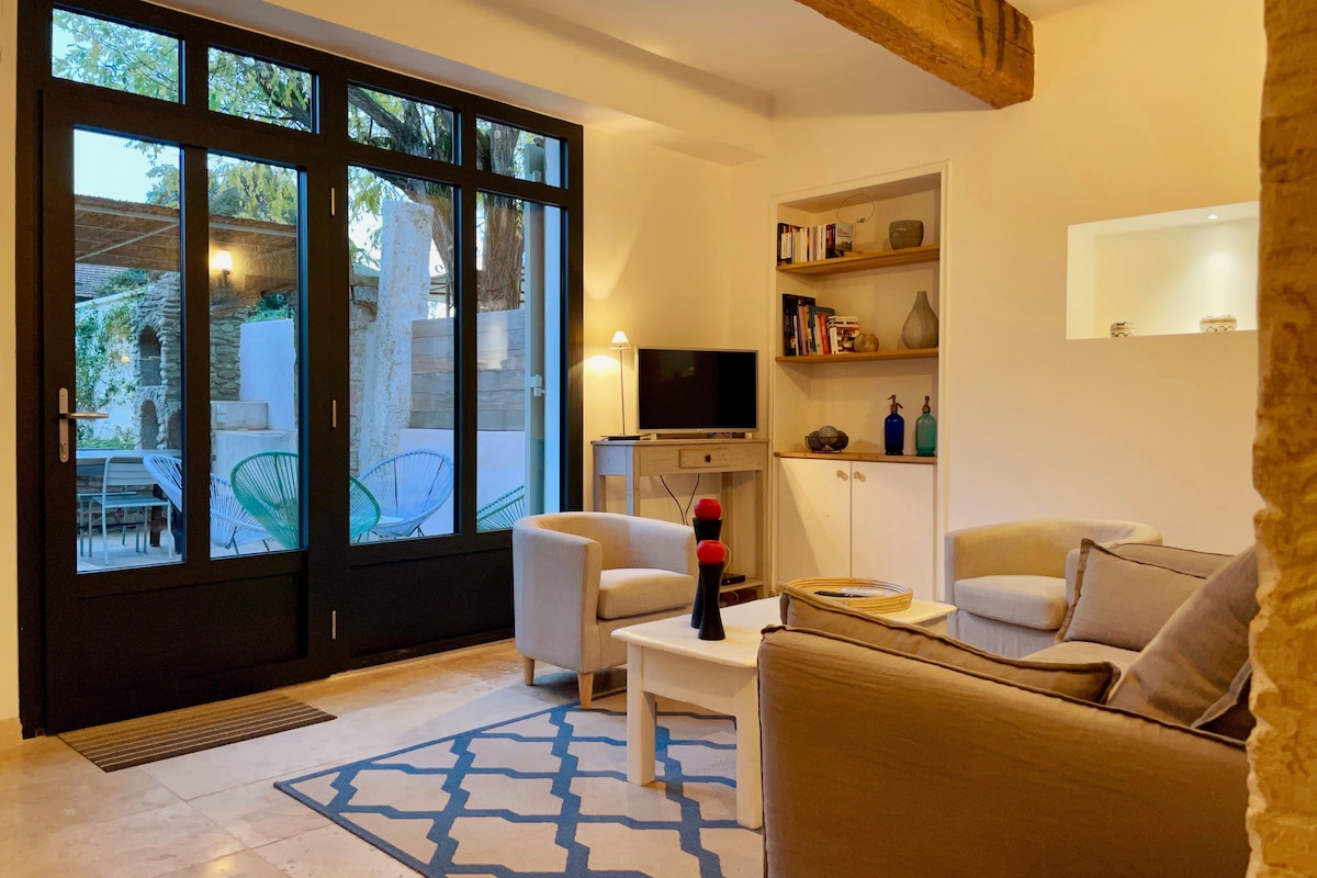 Top Airbnb: Mazet with pool, parking and air conditioning in the center in Saint Rémy De Provence