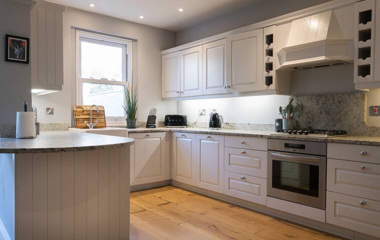 Dublin city townhouse, Portobello, 3bedroom 2bath gallery image 3