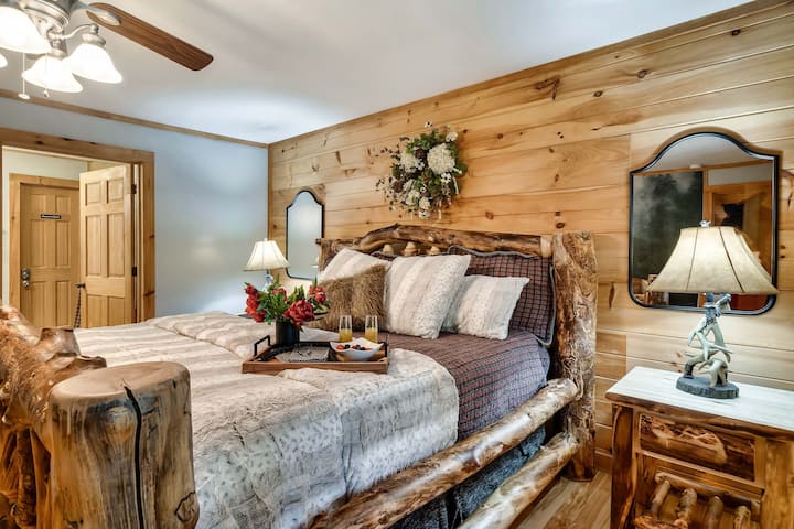 Rustic alpine cedar king size bed you must see to believe. All new mattresses and pillows for an amazing nights sleep.