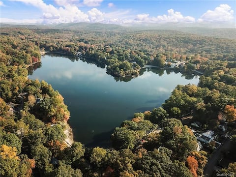 Cozy Retreat w/ Pool, Cinema Room & Fire Pit