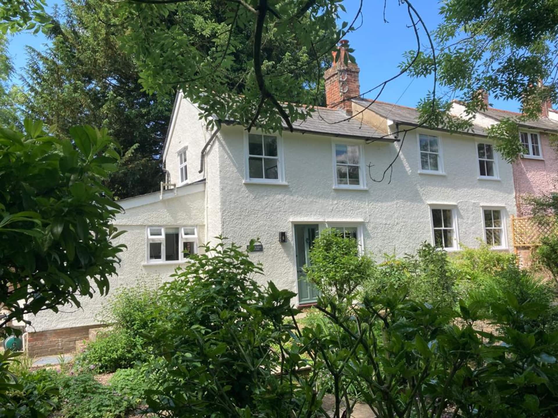 Wrenwood Cottage - quiet, riverside retreat