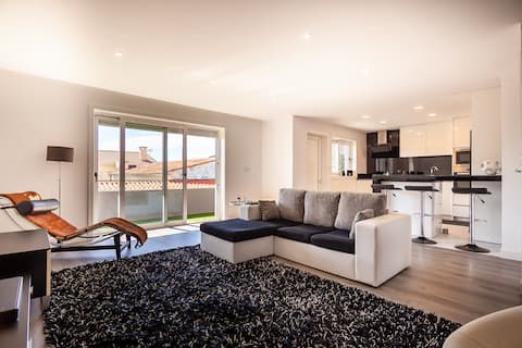 Modern townhouse 2 m from the beach