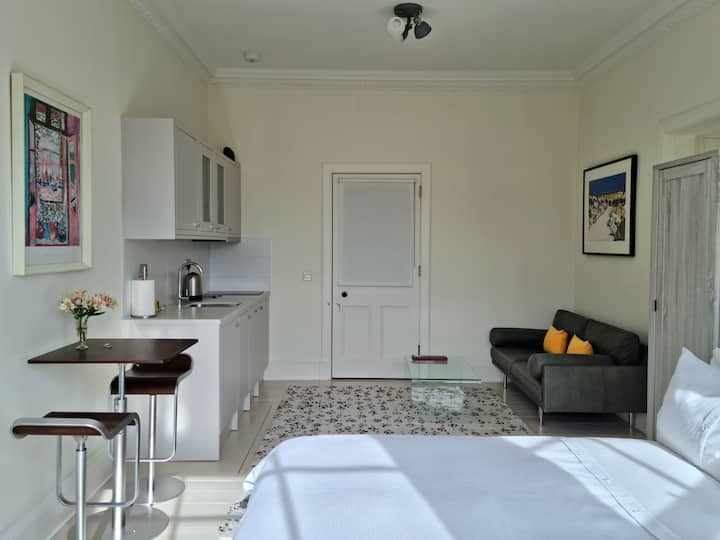 Bright And Modern Studio In A Stunning Location!! - Edimburgo