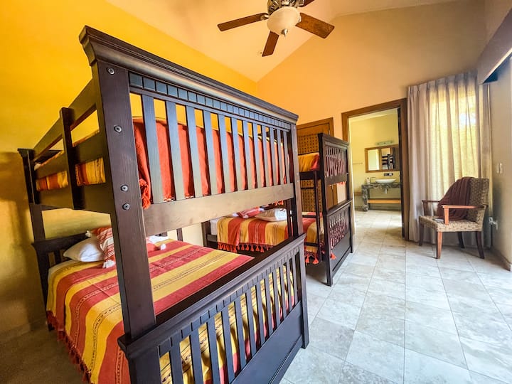 Спалня в Парота