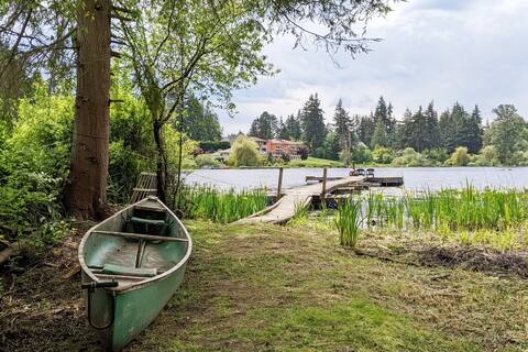 Lakefront Cabin with Water View & Hot Tub