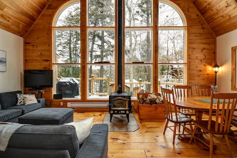 Successful Airbnb property: Lakefront Haliburton | Sauna | Woodstove | 3BR in Haliburton