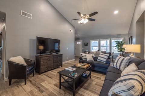 Successful Airbnb property: Summer Discount! Beautiful backyard Oasis w/ views in Phoenix