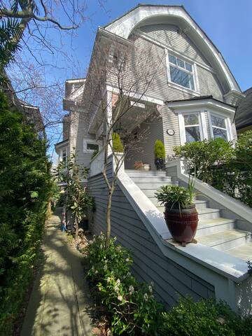 Large Renovated Character Home with 3 Beds/2 Bath gallery image 3