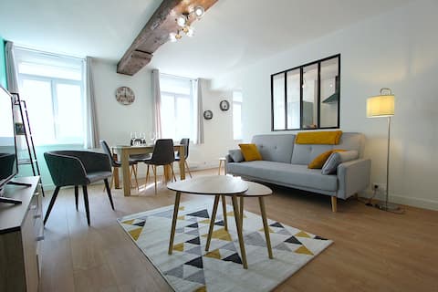 Top performing Airbnb: Charming T3 downtown Valenciennes 2 bedrooms in Valenciennes