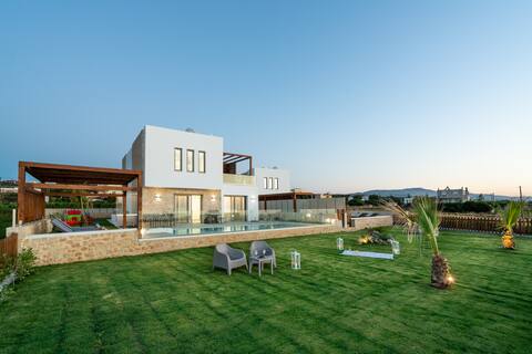 Wedding Villa w/ 2 Private Pools, 30m from beach