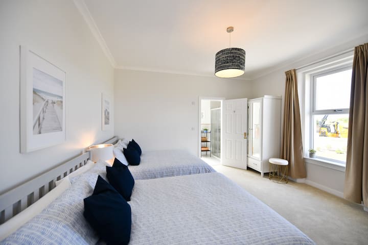 חדר שינה מס '2 עם חדר רחצה צמוד 