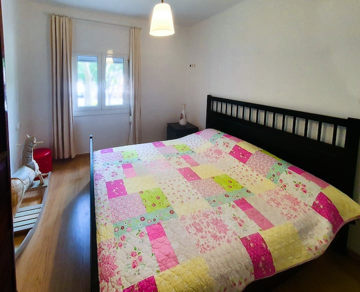 Main bedroom  (a naturally bright room)

Master bedroom. Outdoor view. Double bed.