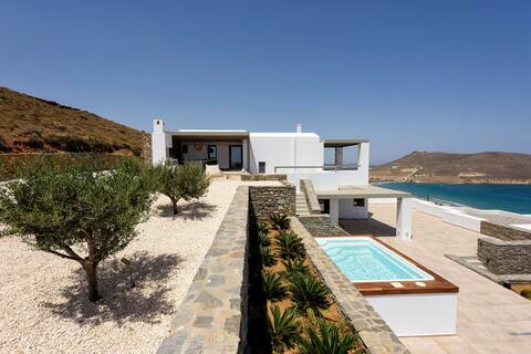 Rising Moon villa near Naousa and the beach!