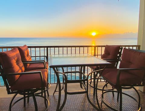 Magical Ocean Front. Pool. Hot-Tub. Private Beach