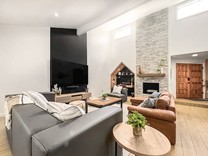 Open | Airy | Custom | Design | 2 Kings | Sleeps11 - Houston, TX