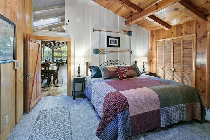 Suite parentale avec lit King Size, penderie et lucarne