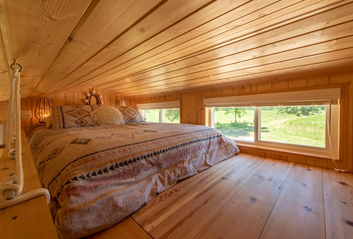 The tiny cabin boasts a sleeping loft with a high quality queen-size bed that accommodates up to 2 people.  1500 thread Egyptian Cotton Linens are kindly provided.